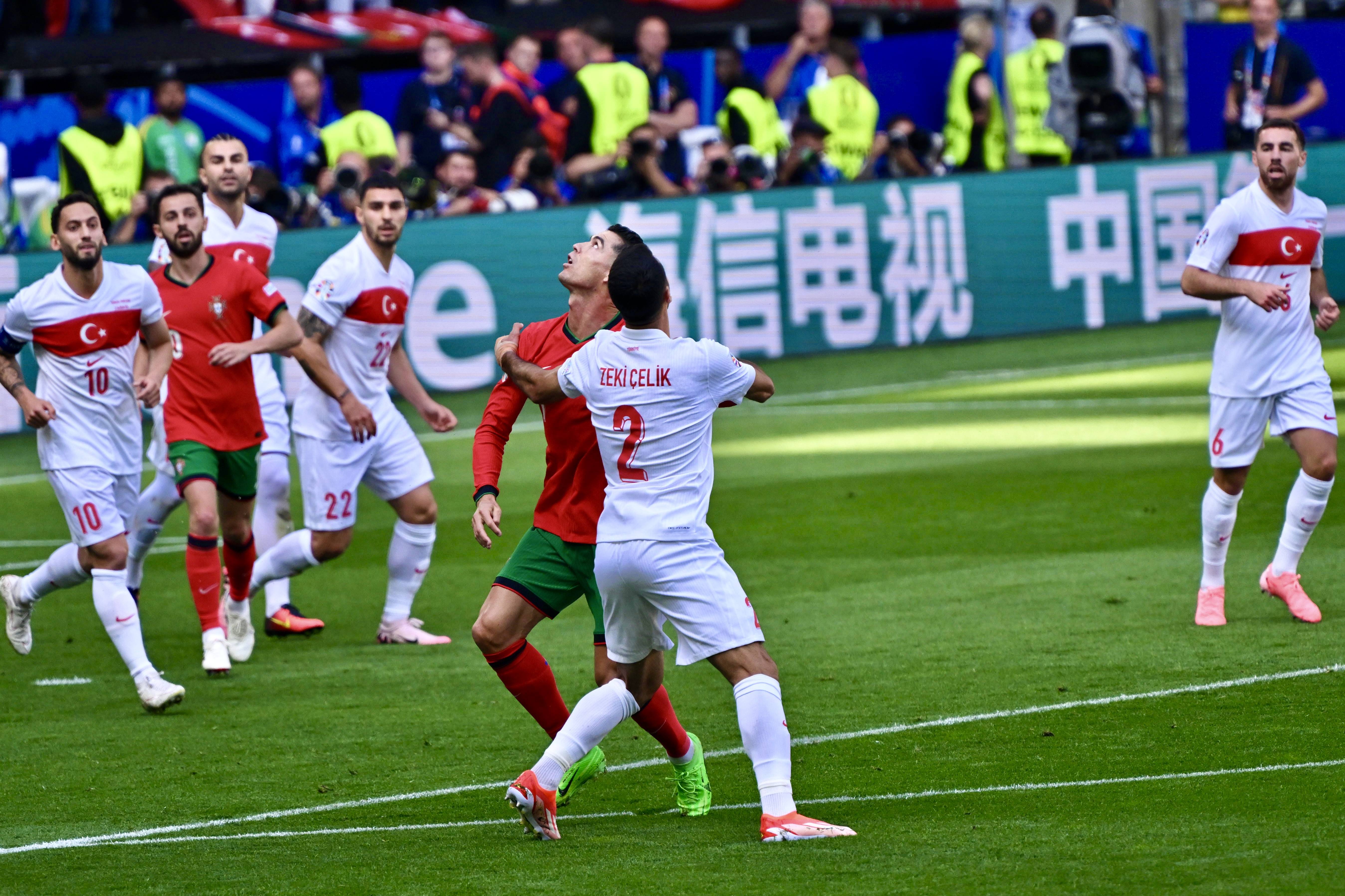 葡萄牙队压制力强，轻松获得小组头名