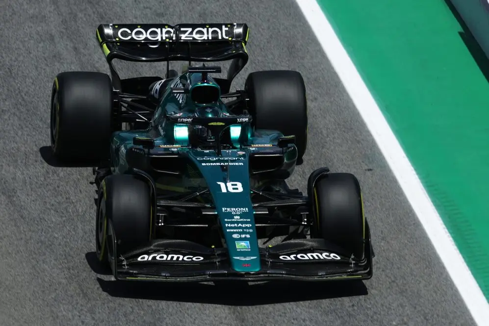 阿斯顿马丁横扫梅赛德斯，塞恩斯扛起全队