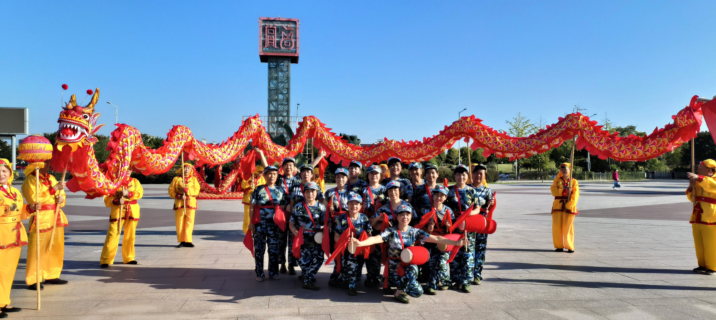 主队群起而攻！哨声响起，比赛瞬间热闹起来