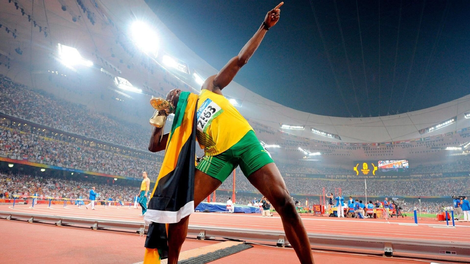 赛道与球场的双重奏，当F1年度争冠之夜遇见西亚卡姆的完美评分